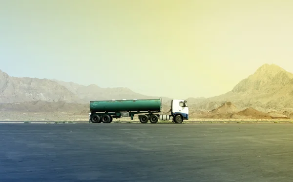 Truck in the desert in central Iran — Stock Photo, Image