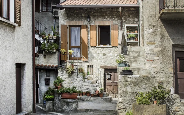 Cidade velha típica na Itália — Fotografia de Stock