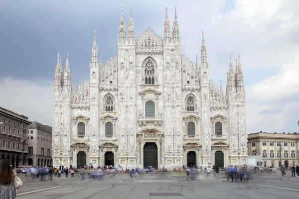 Rzadki widok na placu Duomo w Mediolanie, Włochy — Zdjęcie stockowe