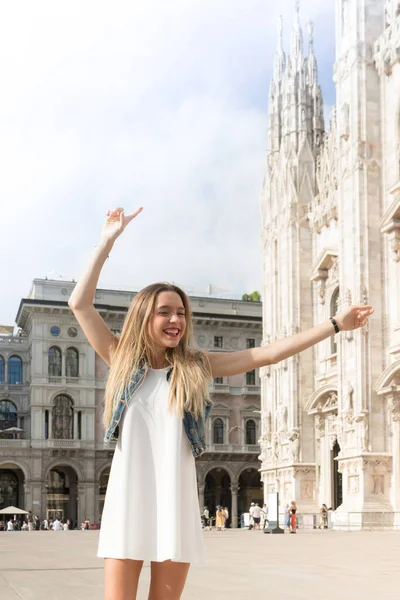 Ganska Tusenårig Turist Utomhus Staden Foto Taget Milano Italien — Stockfoto