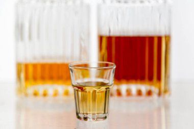 Alkolik ruhlar ve içki konsepti, kopyalama alanı ile