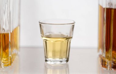 Alkolik ruhlar ve içki konsepti, kopyalama alanı ile