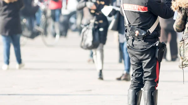 Pasukan Polisi Italia Memantau Jalanan — Stok Foto