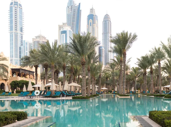 Dubai Marina Magas Felhőkarcolók Egy Fényes Meleg Este — Stock Fotó
