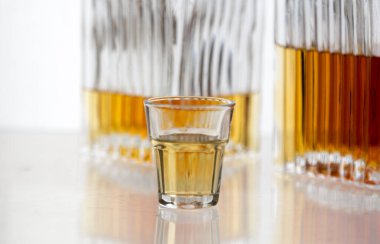 Alkolik ruhlar ve içki konsepti, kopyalama alanı ile