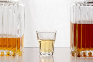 Alkolik ruhlar ve içki konsepti, kopyalama alanı ile