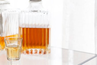 Alkolik ruhlar ve içki konsepti, kopyalama alanı ile