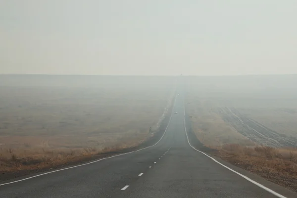 Camino en Niebla —  Fotos de Stock