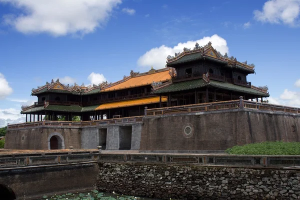 Side view on the Hue Imperial Palace in the Imperial City, Hue, Central Vietnam. — Stock Photo, Image