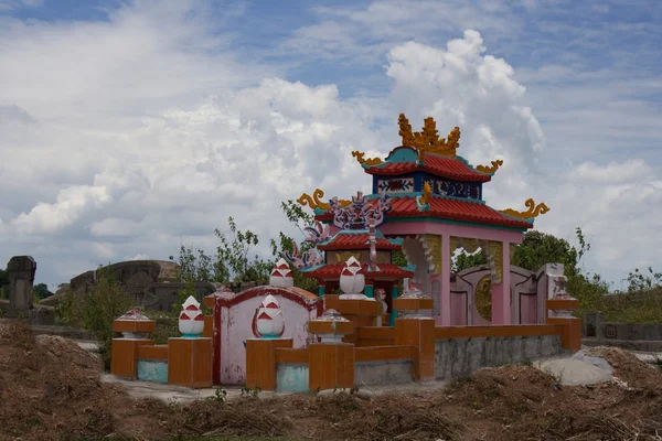 Vietnamese tomb in the cemetery surrounded by hill of clay. Hue, Central Vietnam, Asia — Stock Photo, Image