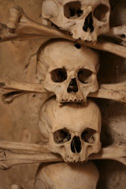 Dini sanat eserine oluşan birden çok kafatasları