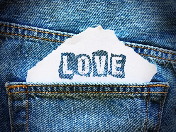 Αγάπη Λέξη Λευκό Χαρτί Στην Τσέπη Του Μπλε Τζιν Τζιν — Φωτογραφία Αρχείου