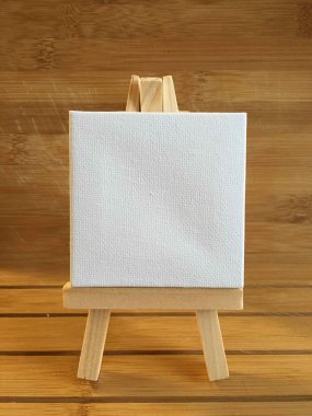 Ahşap zemin üzerinde boş tuval yakın görüntü