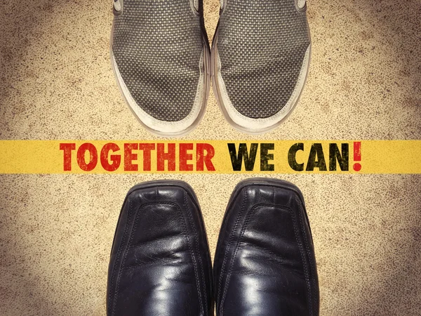Hombres Zapatos Con Palabras Juntos Podemos —  Fotos de Stock