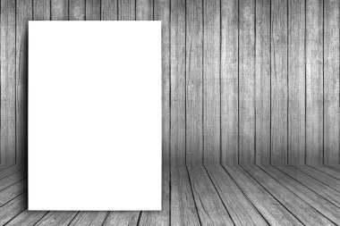 Ahşap duvara yaslanmış boş beyaz poster, ürününüz veya içeriğiniz için maket yapın