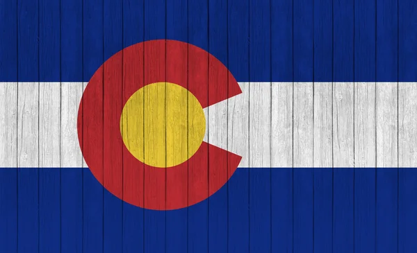 Флаг Колорадо на фоне текстуры дерева — стоковое фото
