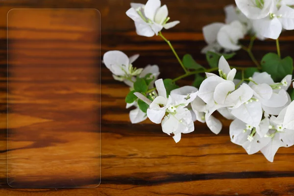 Witte Bloemen Oude Houten Achtergrond Met Kopie Ruimte — Stockfoto