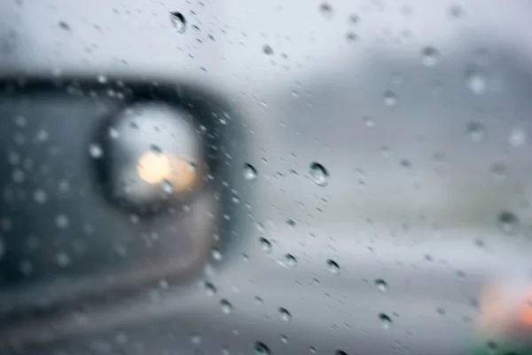 Goccia Pioggia Sul Movimento Del Finestrino Dell Auto Sfondo Sfocato — Foto Stock