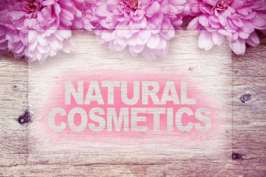 pembe çiçekler kelime doğal kozmetik ile ahşap