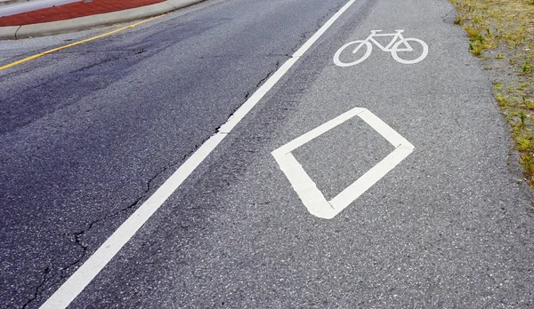 Faixa de bicicleta na área residente — Fotografia de Stock