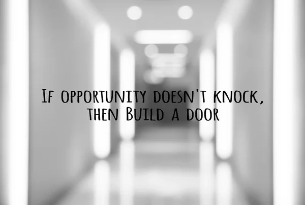 Motivatie citaat, als kans niet kloppen dan het bouwen van een deur — Stockfoto