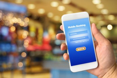 Kadın el smartphone renkli bokeh soyut ba karşı tutarak