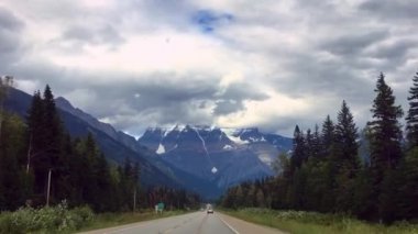 dağ kar manzaralı yol gezisi Ulusal Parkı çevresinde