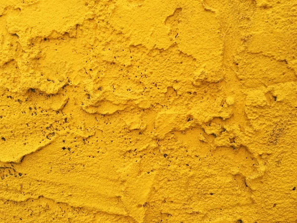 Желтая покрашенная бетонная стена, гранж текстура фона — стоковое фото