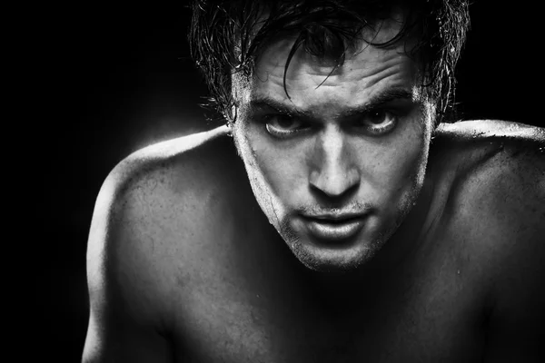 Güzel acımasız adam