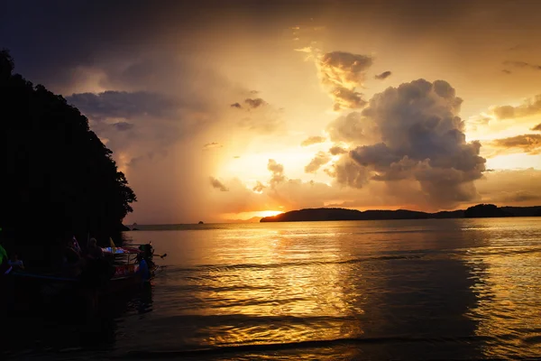 Coucher de soleil tropical en Thaïlande — Photo