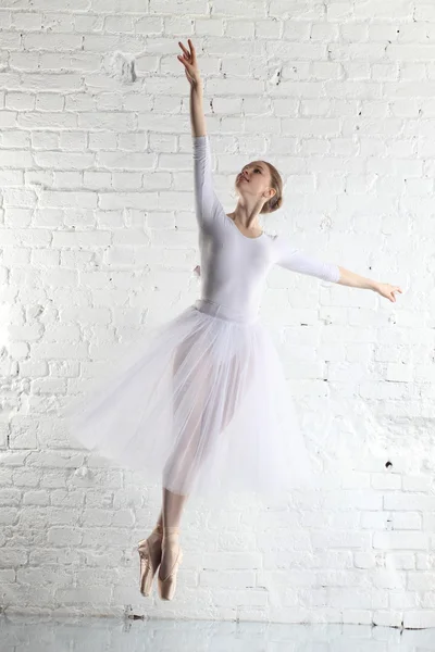 Ballerina in bianco — Foto Stock