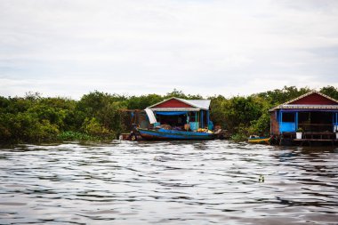 Kamboçya'da balıkçı köyü
