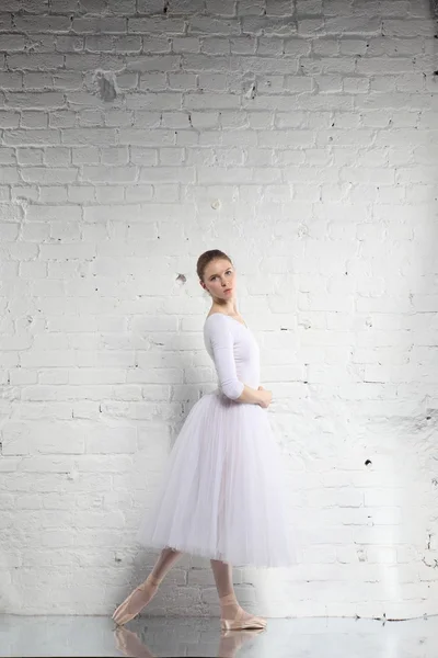 Ballerina in bianco — Foto Stock