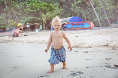 Sarışın sevimli çocuk