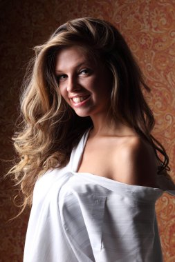 Güzel kız Beyaz gömlekli