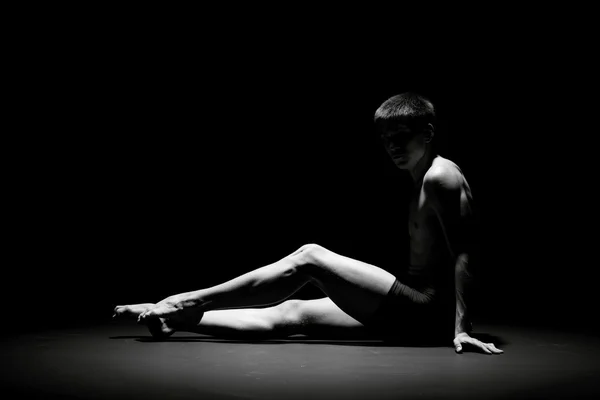 Bailarina de ballet en negro — Foto de Stock