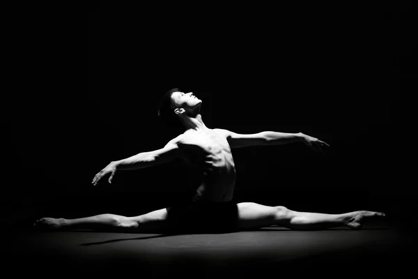 黑色的芭蕾舞演员 — 图库照片