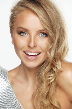 Mavi bir elbise modeli