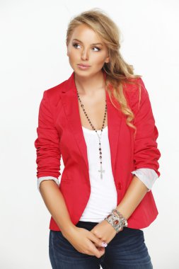 Kırmızı bir ceket modeli