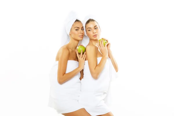 Dos feliz adolescente chica después de la ducha — Foto de Stock