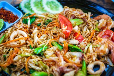 Tay karides ile yastık