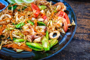 Tay karides ile yastık