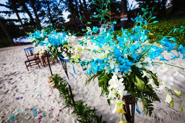 Цветочные украшения на свадьбе — стоковое фото