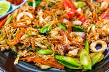 Tay karides ile yastık