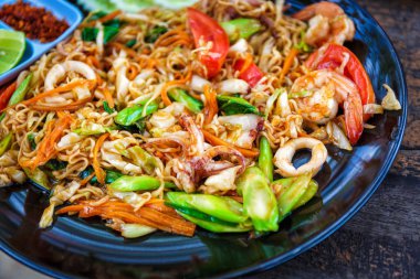 Tay karides ile yastık