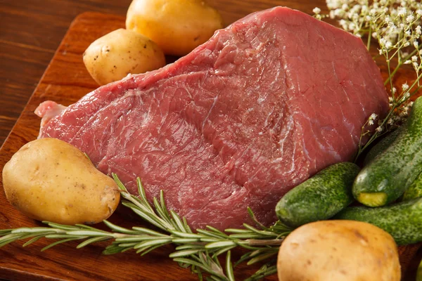 Syrové maso se zeleninou — Stock fotografie