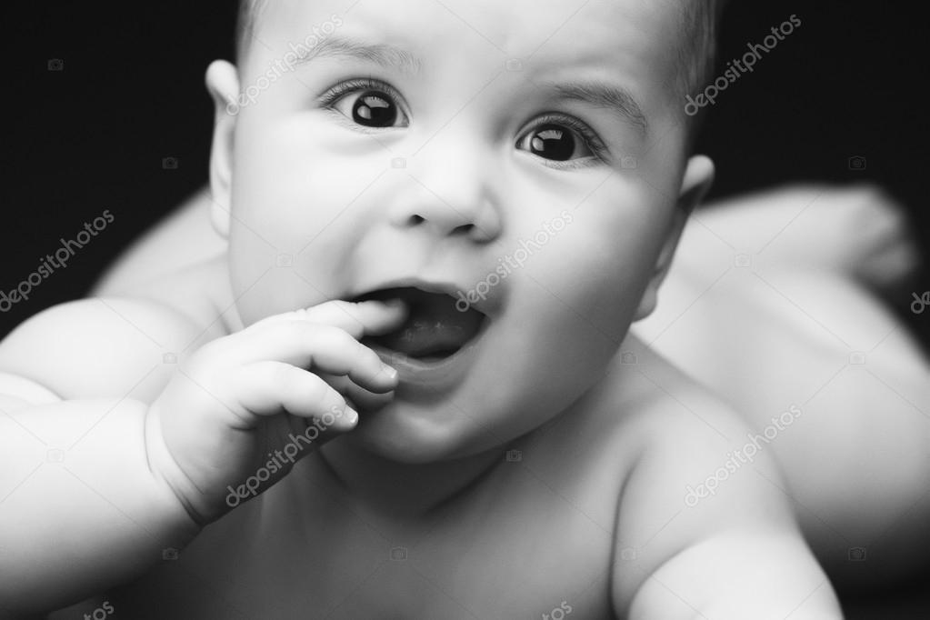 Beau Bebe Sur Fond Noir Image Libre De Droit Par Gorov108 C Beau Bebe Sur Fond Noir Image Libre De Droit Par Gorov108 C