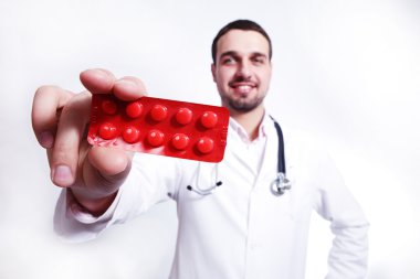 Beyaz önlüklü doktor.