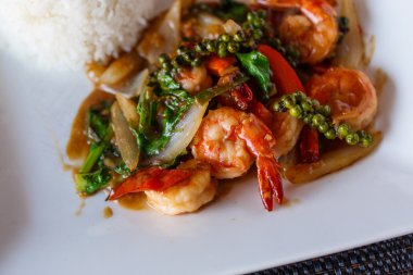 gran lazo festivo con bolas