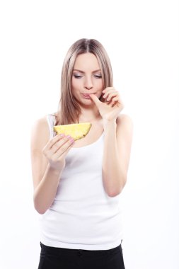 bir ananas tutan kız